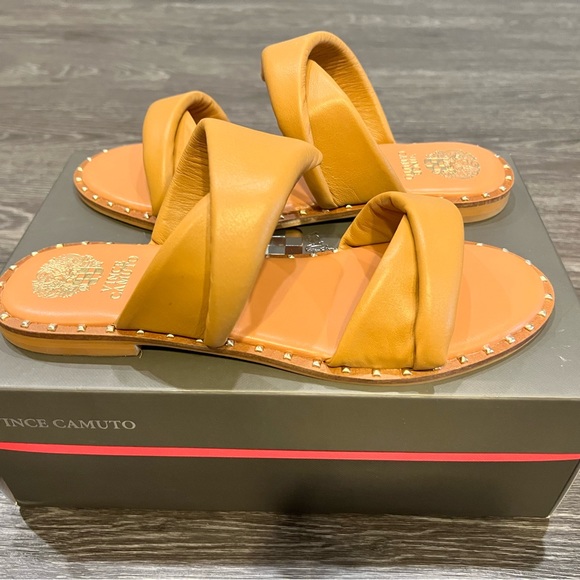 VINCE CAMUTO PALENNIE SLIDE - Picture 2 of 6
